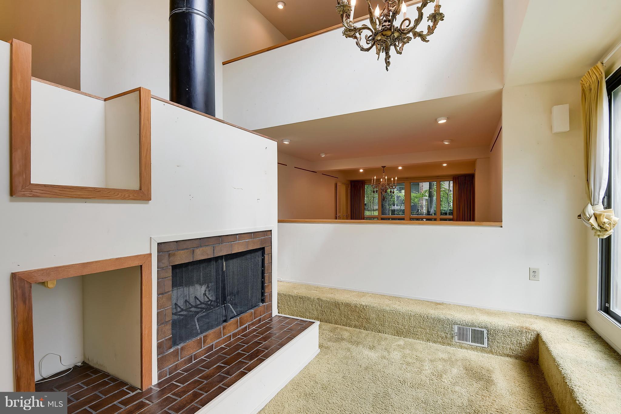 9322 Friars Road Bethesda, MD 20817 - Photo 4 of 30 Living Room
