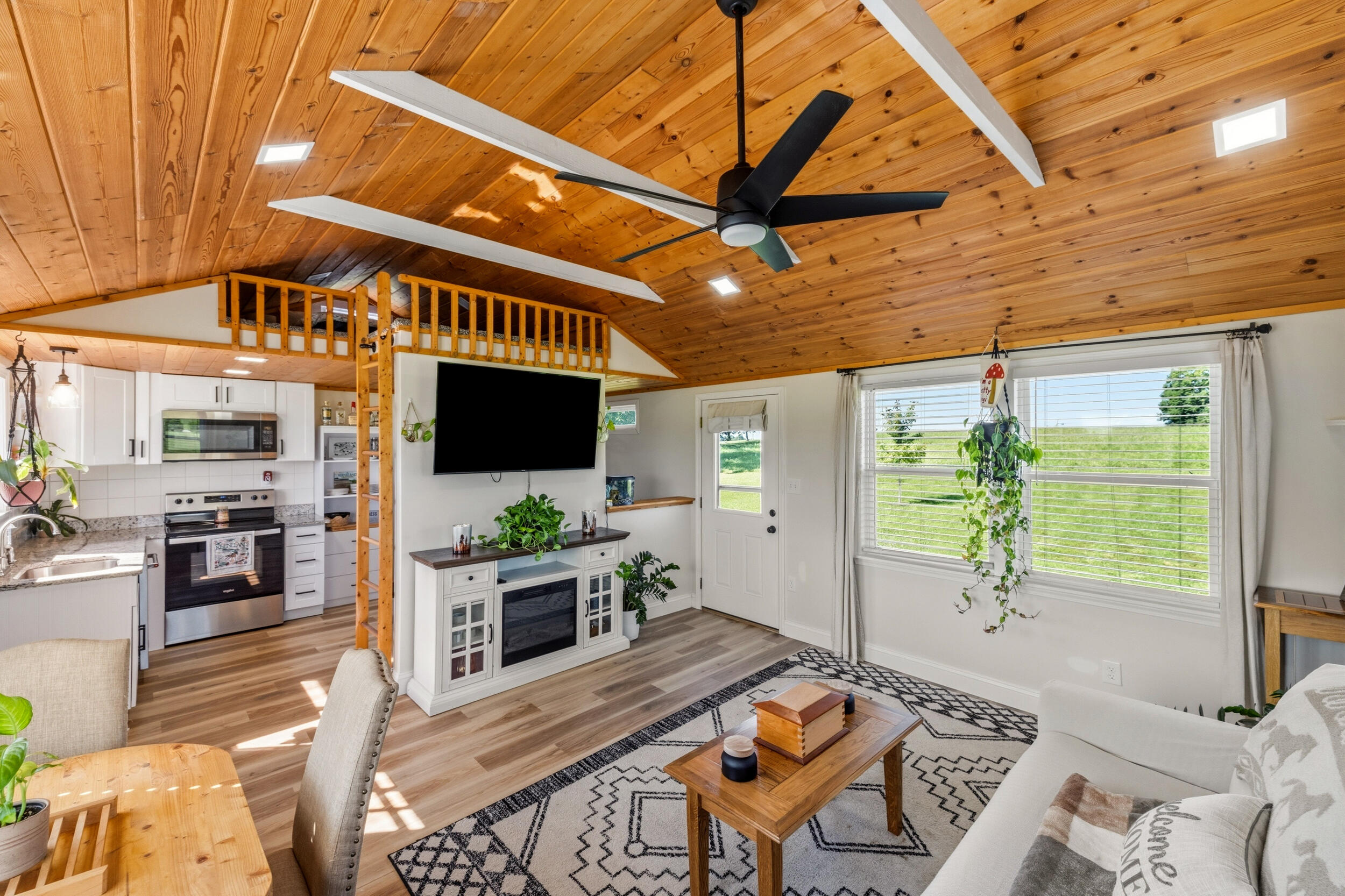133 Ben Currens Road Salvisa, KY 40372 - Photo 2 of 51 Living room