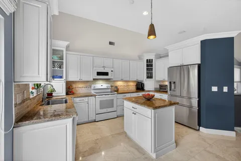 $1,100,000 | 108 Eagleton Lane, Palm Beach Gardens, FL 33418