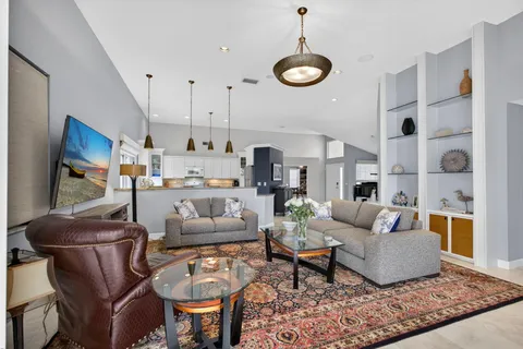 $1,100,000 | 108 Eagleton Lane, Palm Beach Gardens, FL 33418