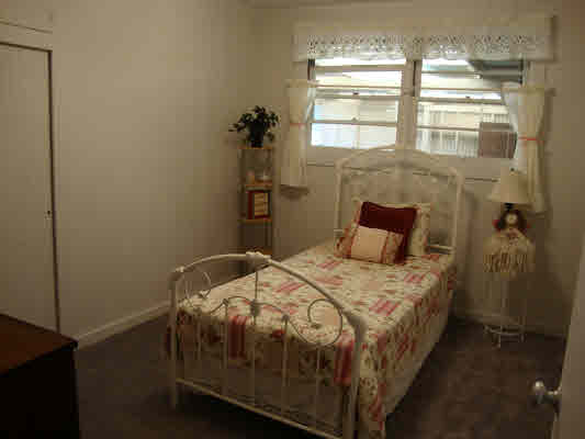 81-1018 Captain Cook Road Captain Cook, HI 96704 - Photo 4 of 24 a bedroom with a bed and a window