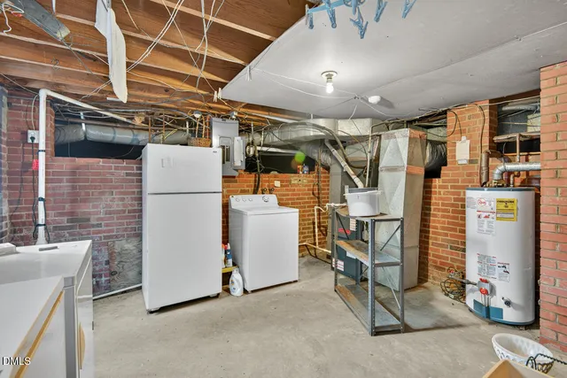 a view of entryway and hall