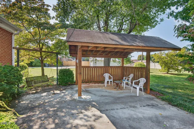 a view of a backyard of the house