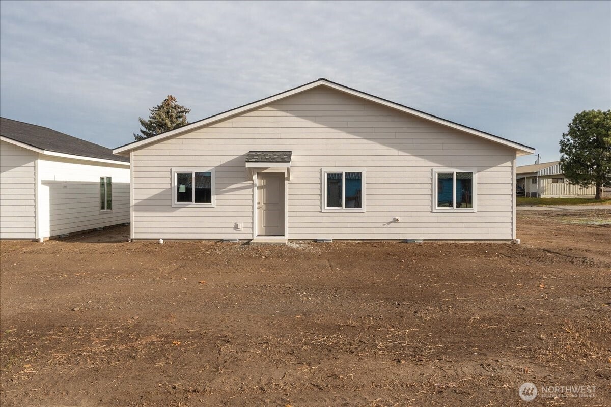 34 Simpson Street Mansfield, WA 98830 - Photo 25 of 29 a view of a house with backyard and parking space