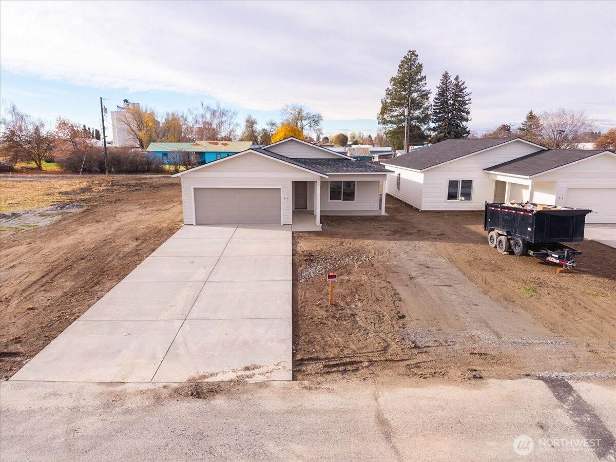 34 Simpson Street Mansfield, WA 98830 - Photo 5 of 29 a view of a house with a yard