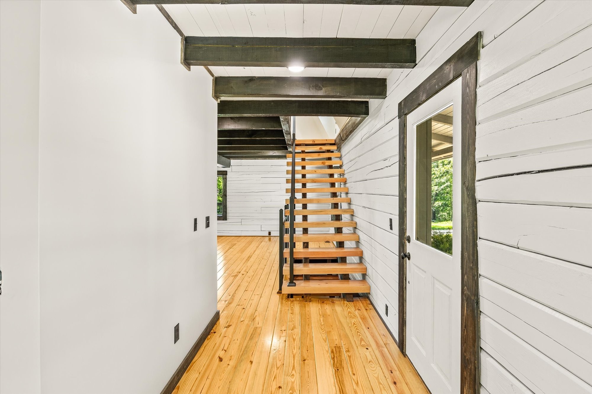 4221 New Hope Road Celina, TN 38551 - Photo 14 of 52 a view of entryway