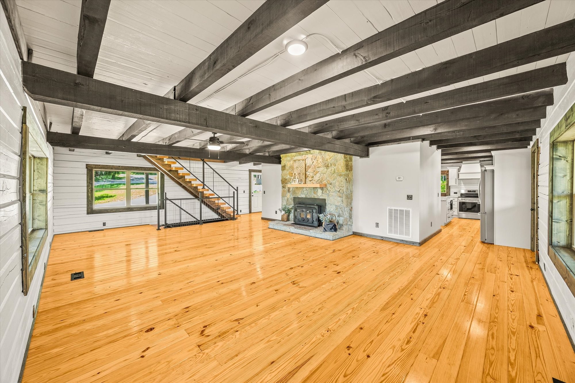 4221 New Hope Road Celina, TN 38551 - Photo 17 of 52 a big room with wooden floors