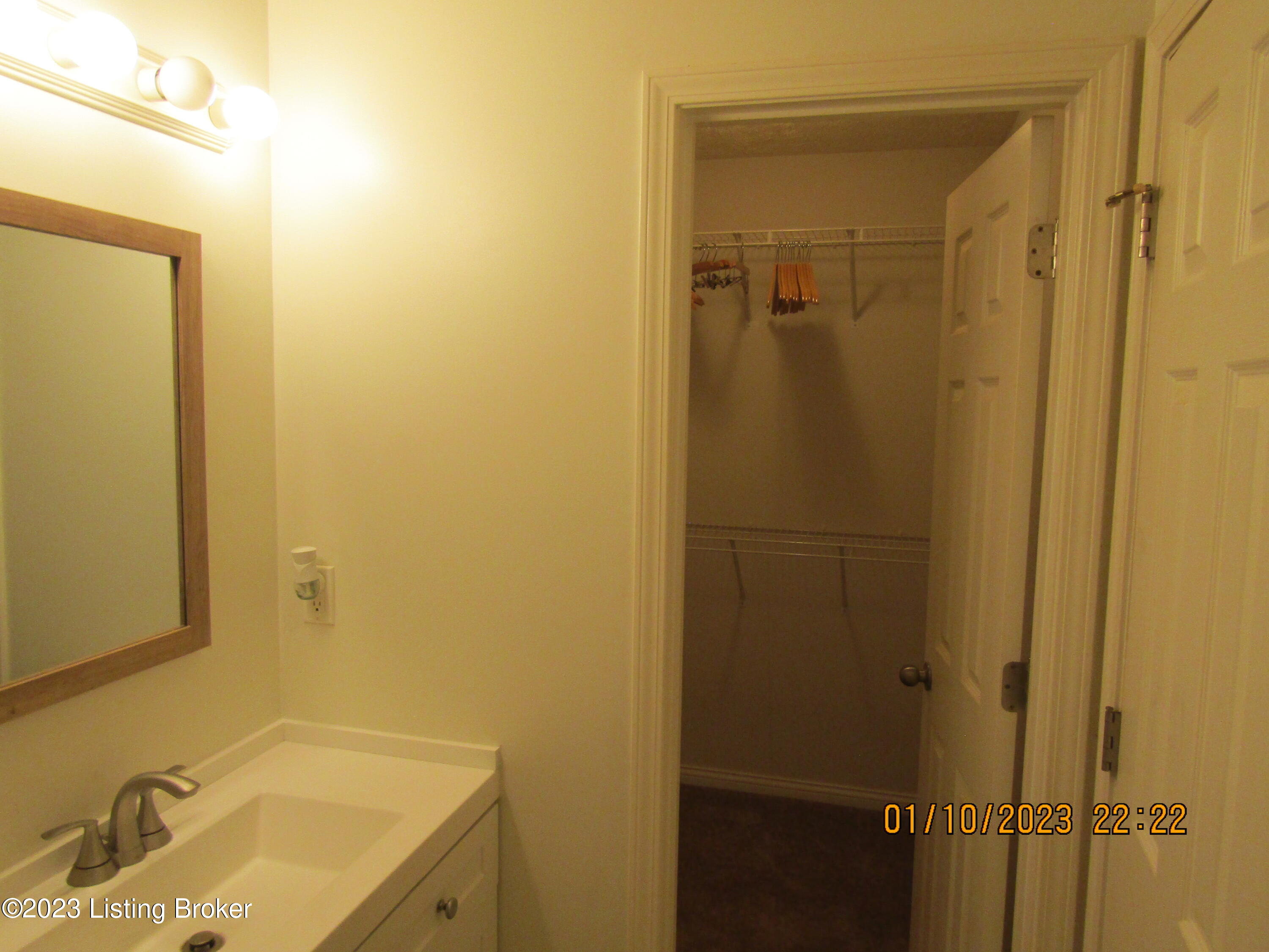 9823 Brooks Bend Road Louisville, KY 40258 - Photo 18 of 23 IMG_2825
