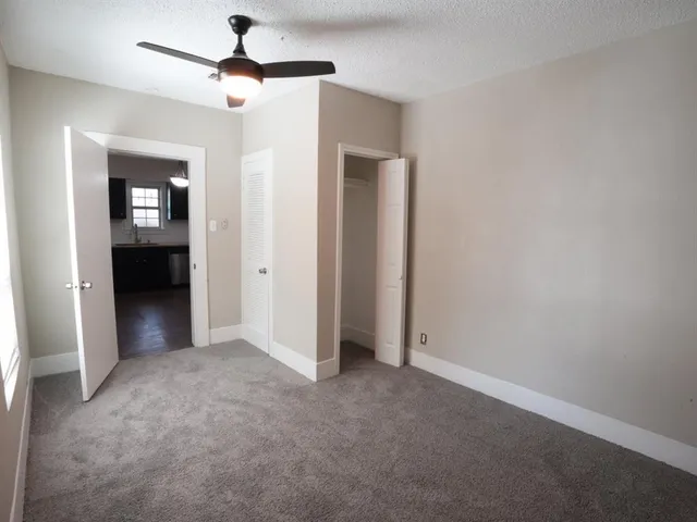 a view of empty room with ceiling fan