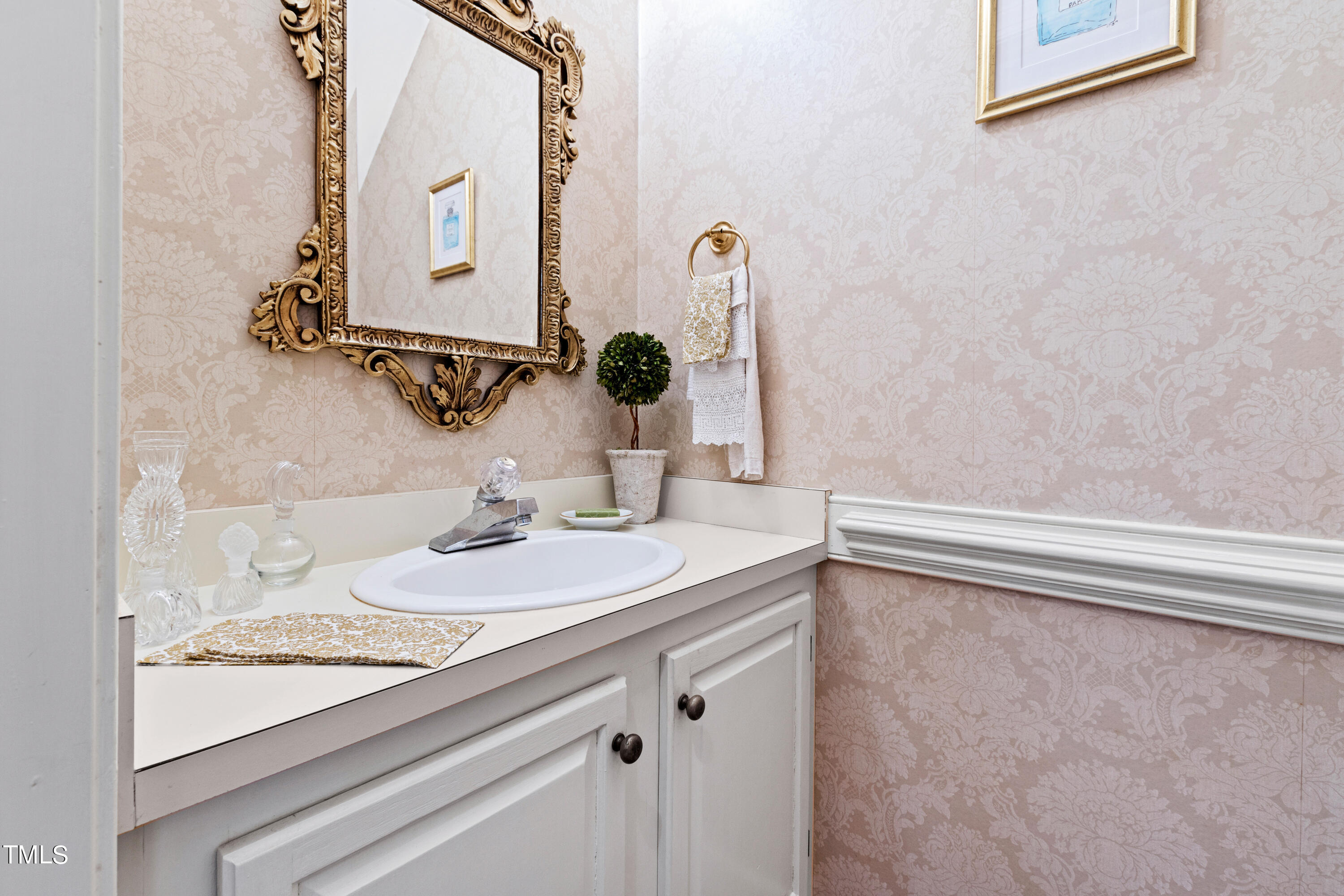 6007 Cobridge Square Raleigh, NC 27609 - Photo 24 of 41 Powder Room