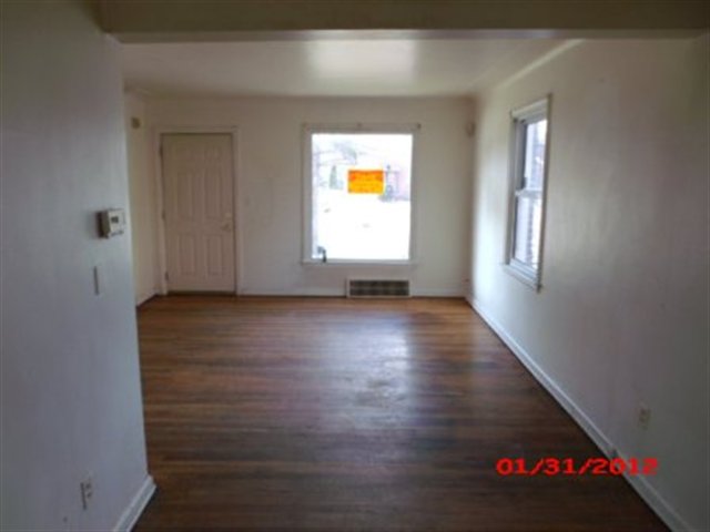 19758 Greenfield Road Detroit, MI 48235 - Photo 8 of 18 31093796-7.JPG