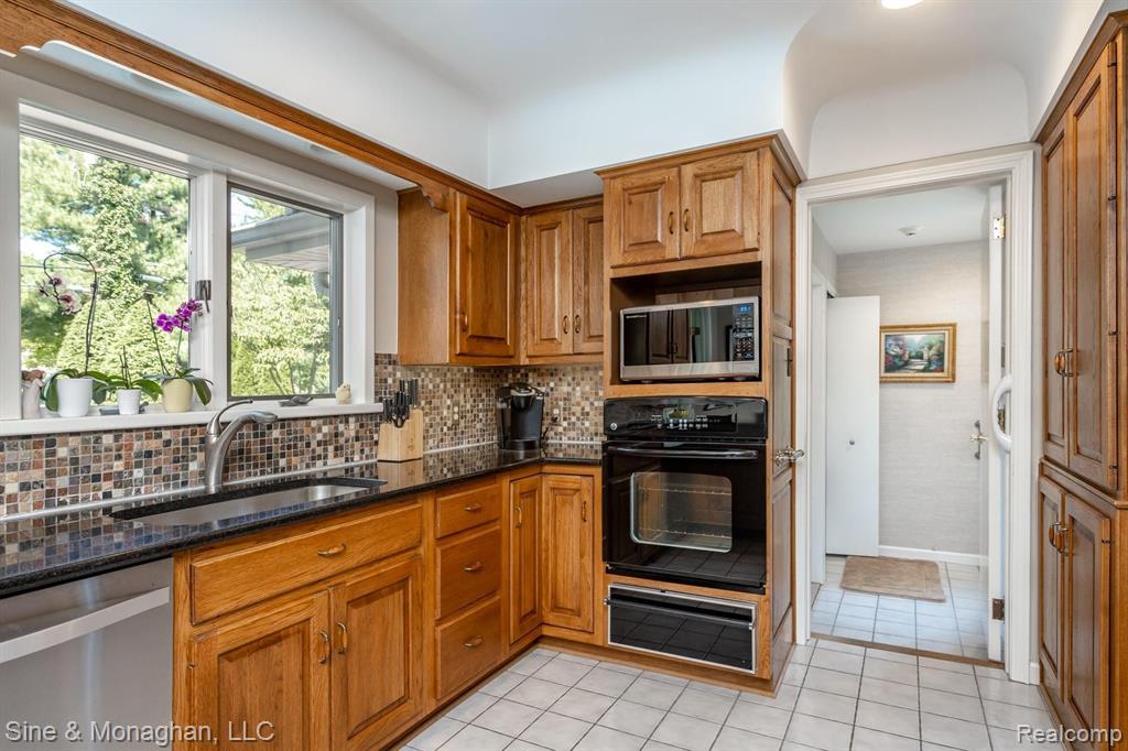 80 Shoreham Road Grosse Pointe Shores, MI 48236 - Photo 11 of 74