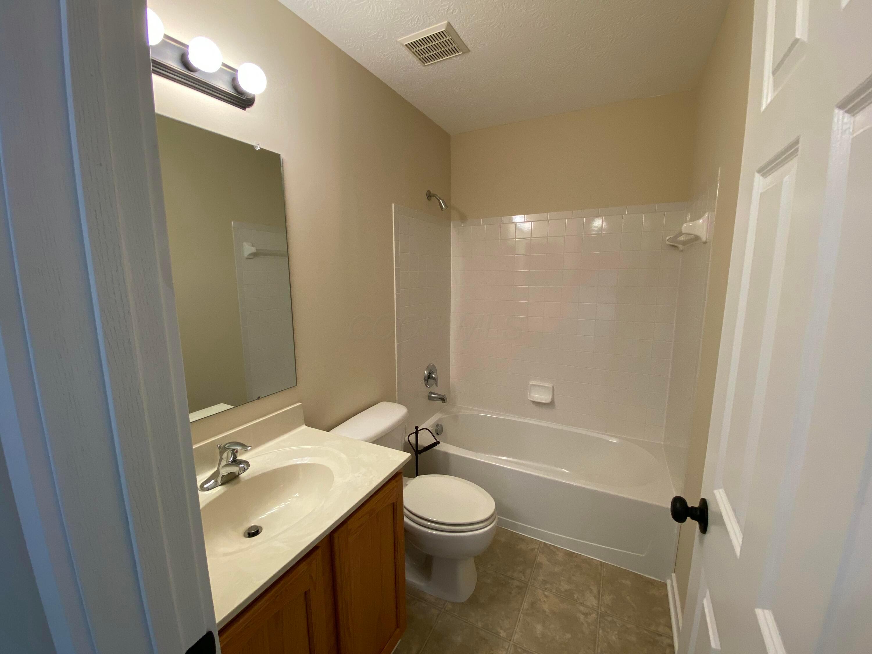 6002 Mealla Road Westerville, OH 43081 - Photo 11 of 18 IMG_5642