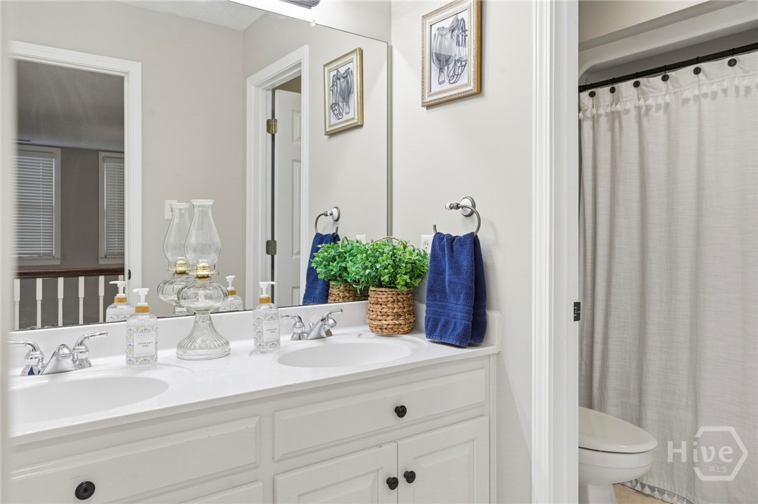 129 Cambridge Drive Rincon, GA 31326 - Photo 19 of 37 Upstairs Bathroom