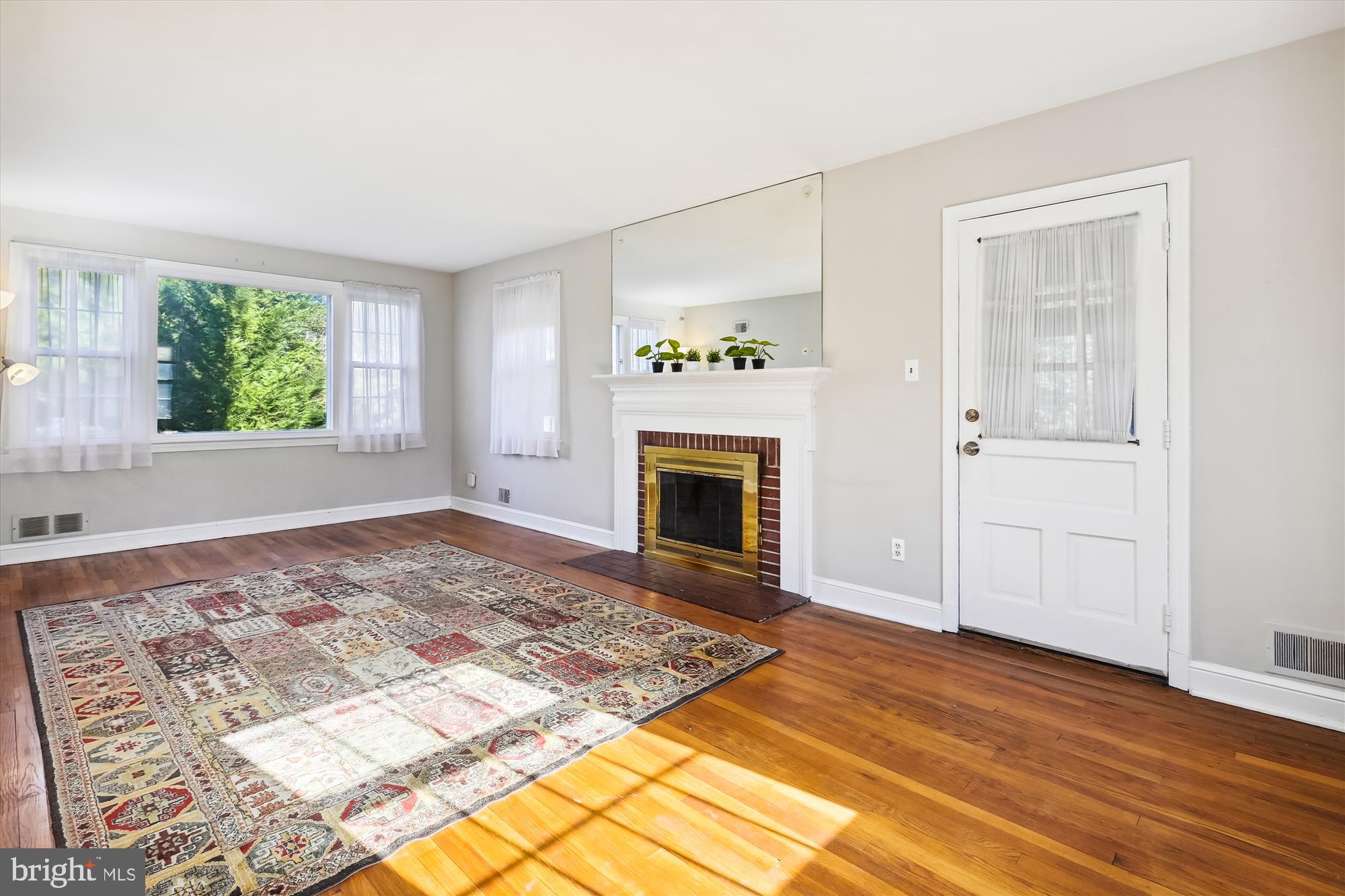 4513 Saul Road Kensington, MD 20895 - Photo 2 of 28 Large Living Room