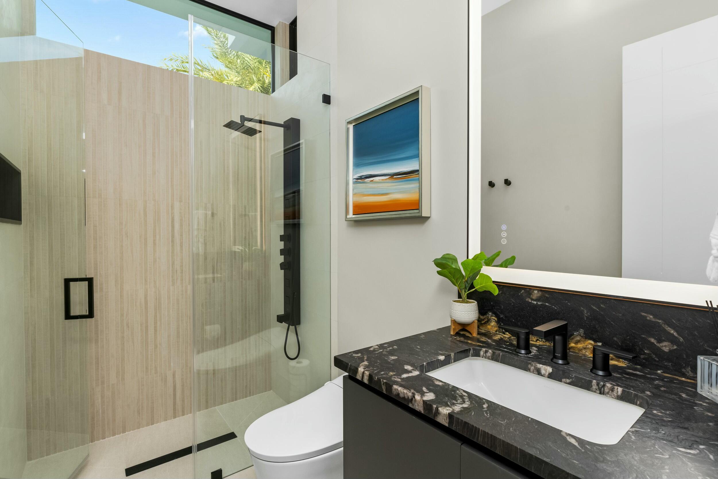 772 Glouchester Street Boca Raton, FL 33487 - Photo 67 of 85 Guest bathroom