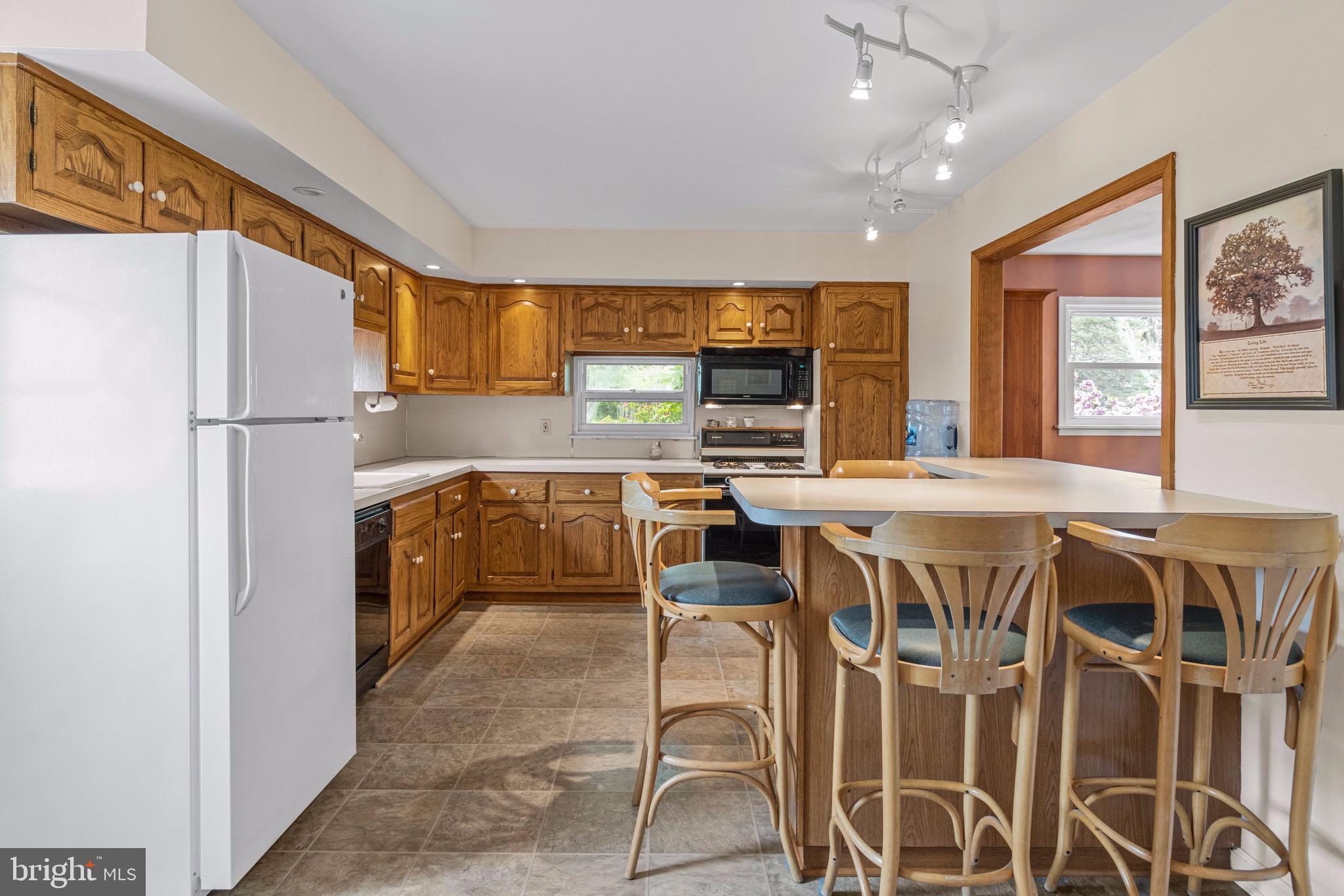 904 Jenifer Road Horsham, PA 19044 - Photo 9 of 36 Gallery Image 9