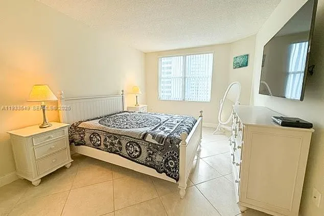 $2,500 | 1980 South Ocean Drive, Unit 11N, Hallandale Beach, FL 33009