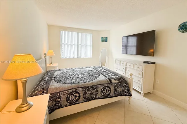 $2,500 | 1980 South Ocean Drive, Unit 11N, Hallandale Beach, FL 33009