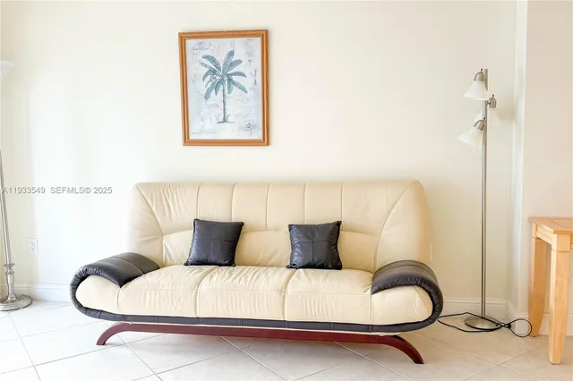 $2,500 | 1980 South Ocean Drive, Unit 11N, Hallandale Beach, FL 33009