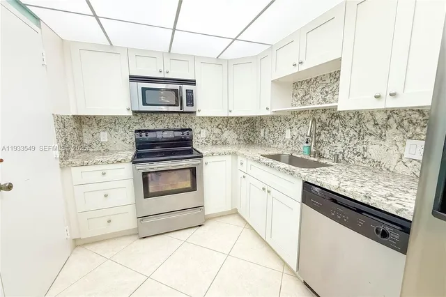 $2,500 | 1980 South Ocean Drive, Unit 11N, Hallandale Beach, FL 33009