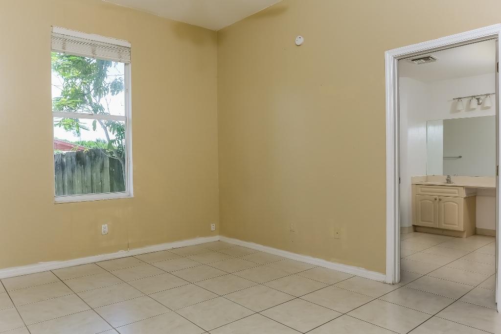 2545 Hypoluxo Road Lake Worth, FL 33462 - Photo 11 of 18 1010-3004321-medium