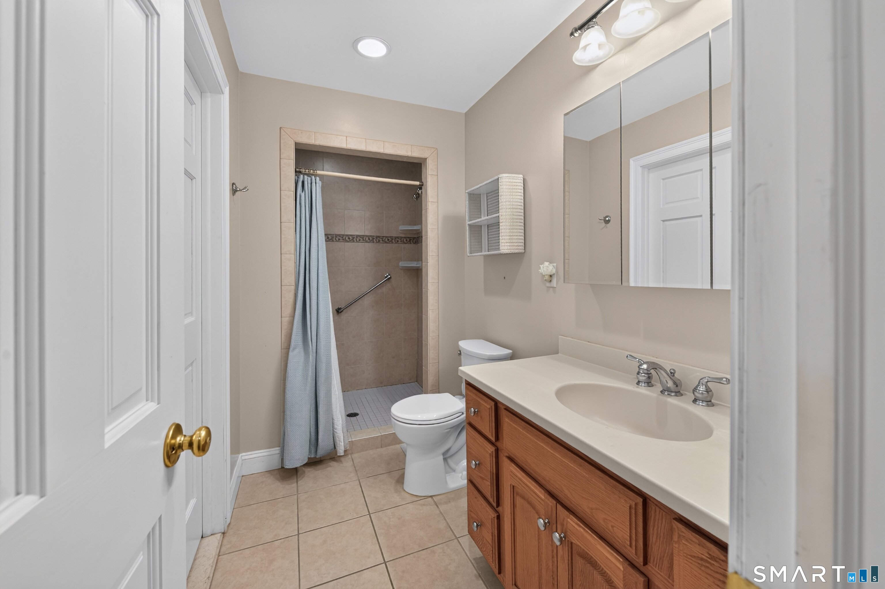 845 Stratford Road Stratford, CT 06615 - Photo 12 of 19 Gallery Image 12