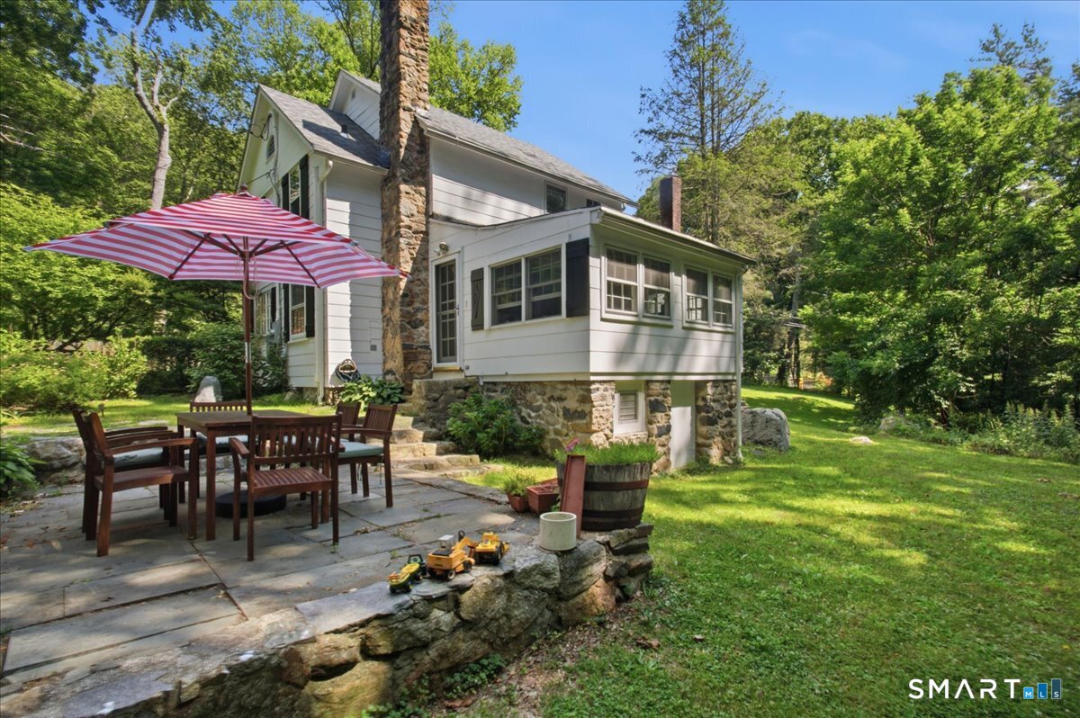247 Chestnut Hill Road Stamford, CT 06903 - Photo 4 of 30