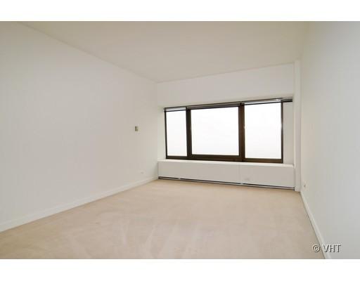 175 East Delaware Place, Unit 5721 Chicago, IL 60611 - Photo 6 of 10
