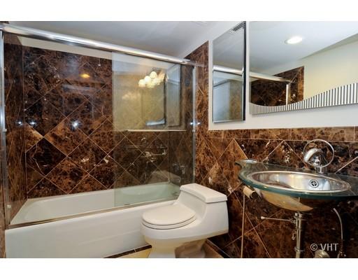 175 East Delaware Place, Unit 5721 Chicago, IL 60611 - Photo 7 of 10