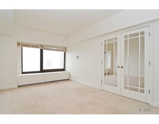 175 East Delaware Place, Unit 5721 Chicago, IL 60611 - Photo 8 of 10
