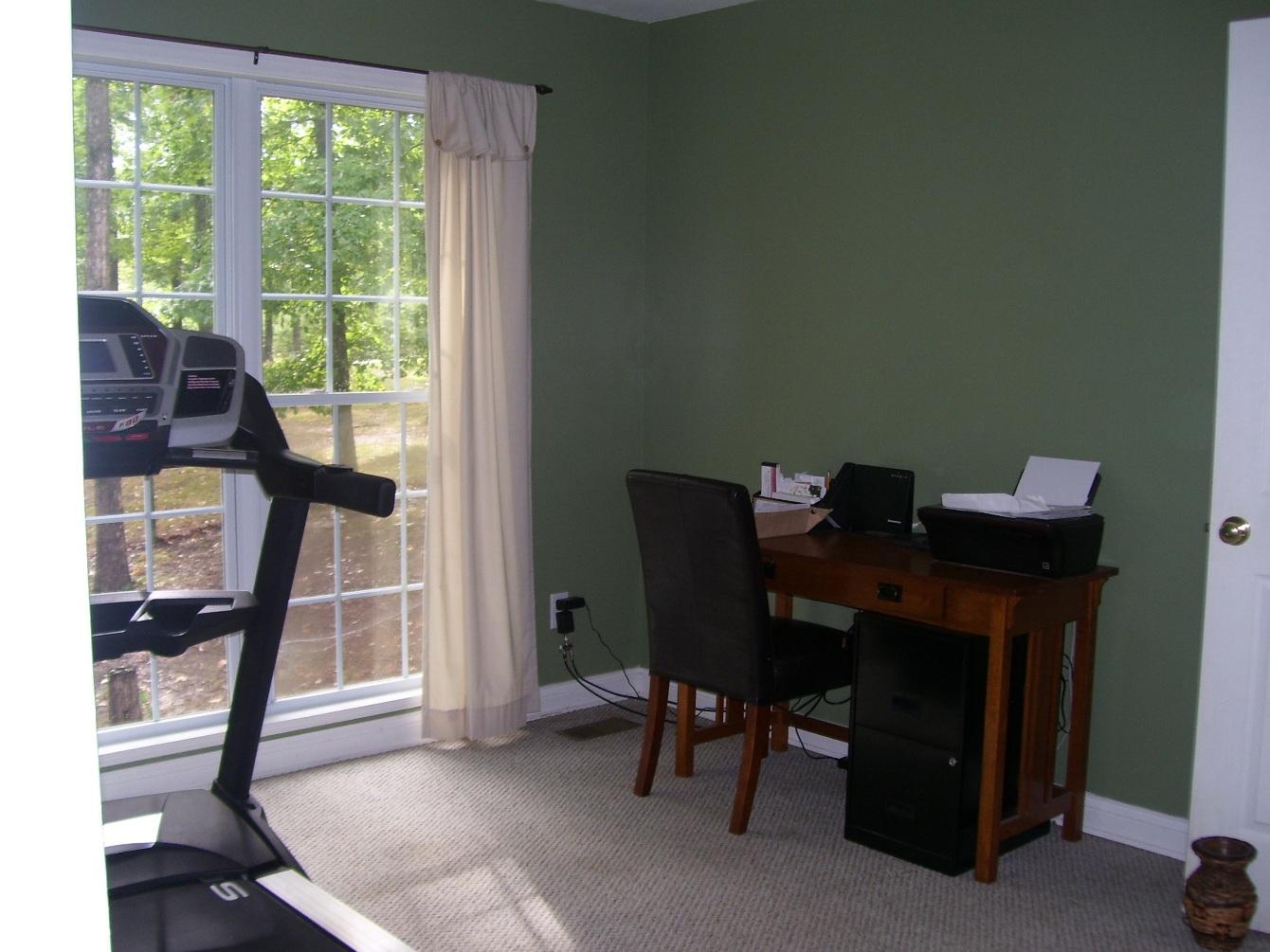 295 Coppinger Road Chattanooga, TN 37405 - Photo 10 of 18 MBR sitting area