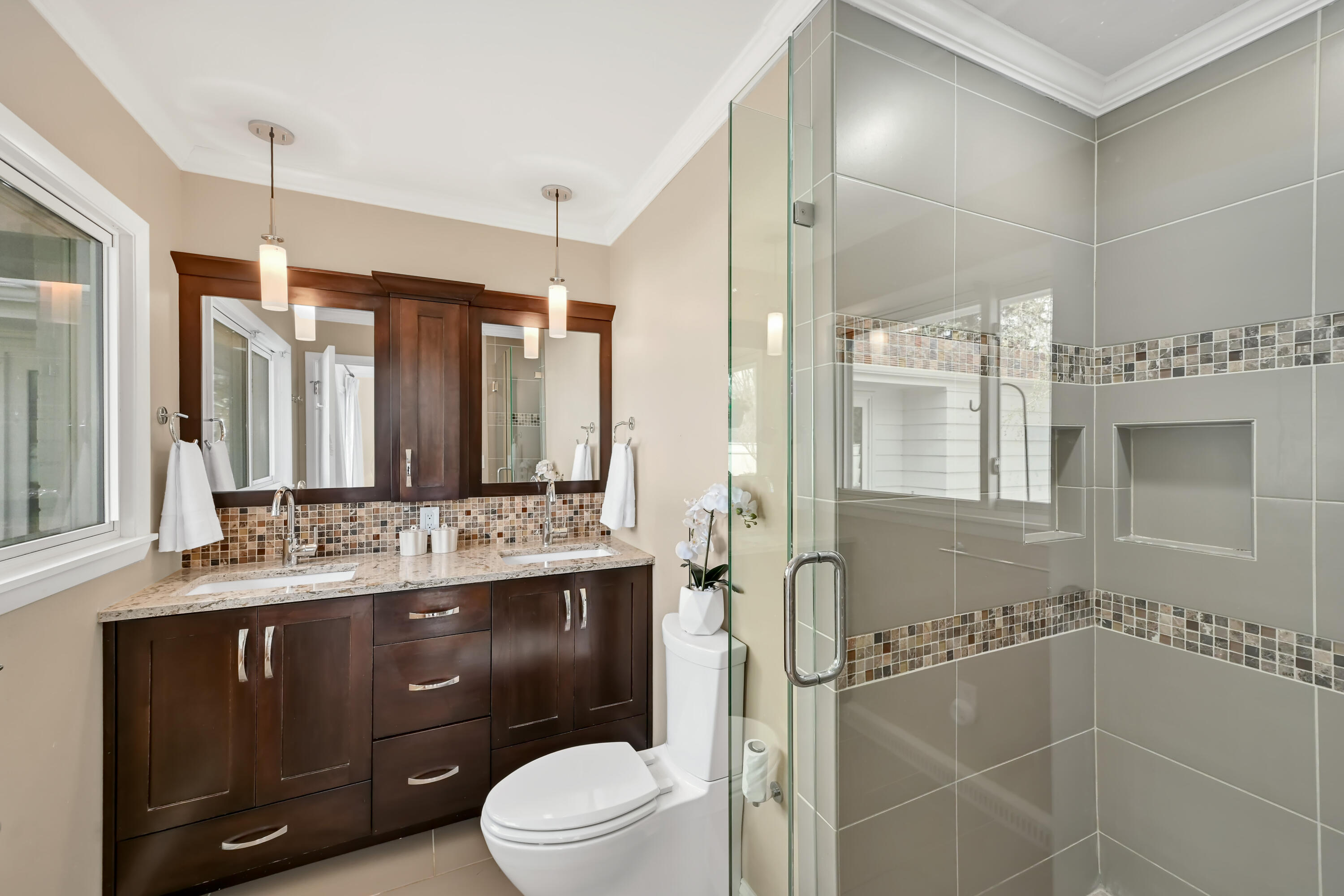 8207 North Regent Road Fox Point, WI 53217 - Photo 23 of 37 Primary Suite