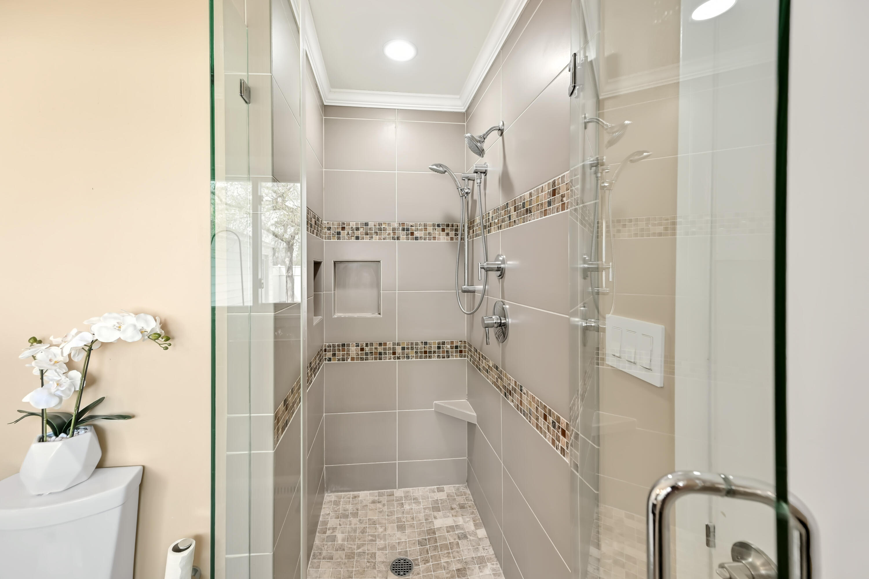 8207 North Regent Road Fox Point, WI 53217 - Photo 24 of 37 Primary Suite