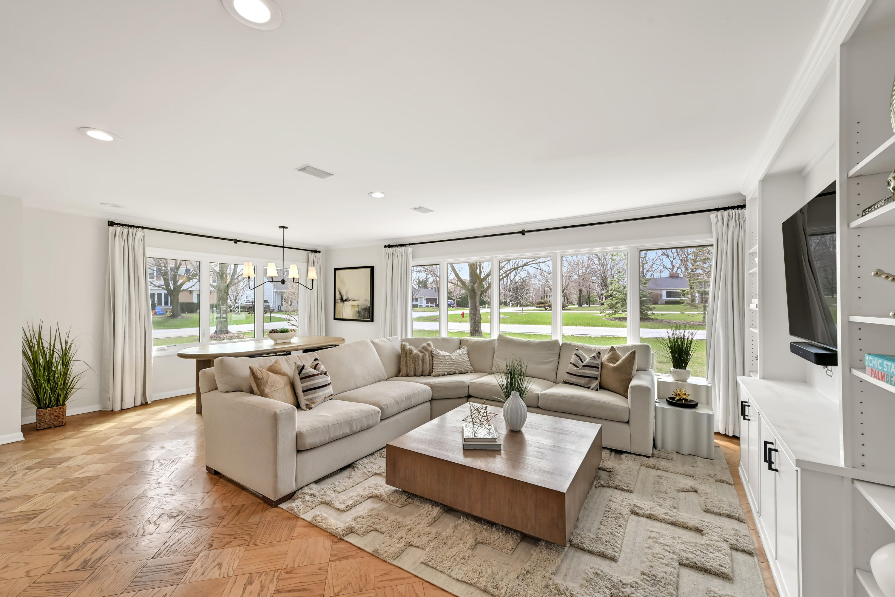 8207 North Regent Road Fox Point, WI 53217 - Photo 8 of 37 Living Room