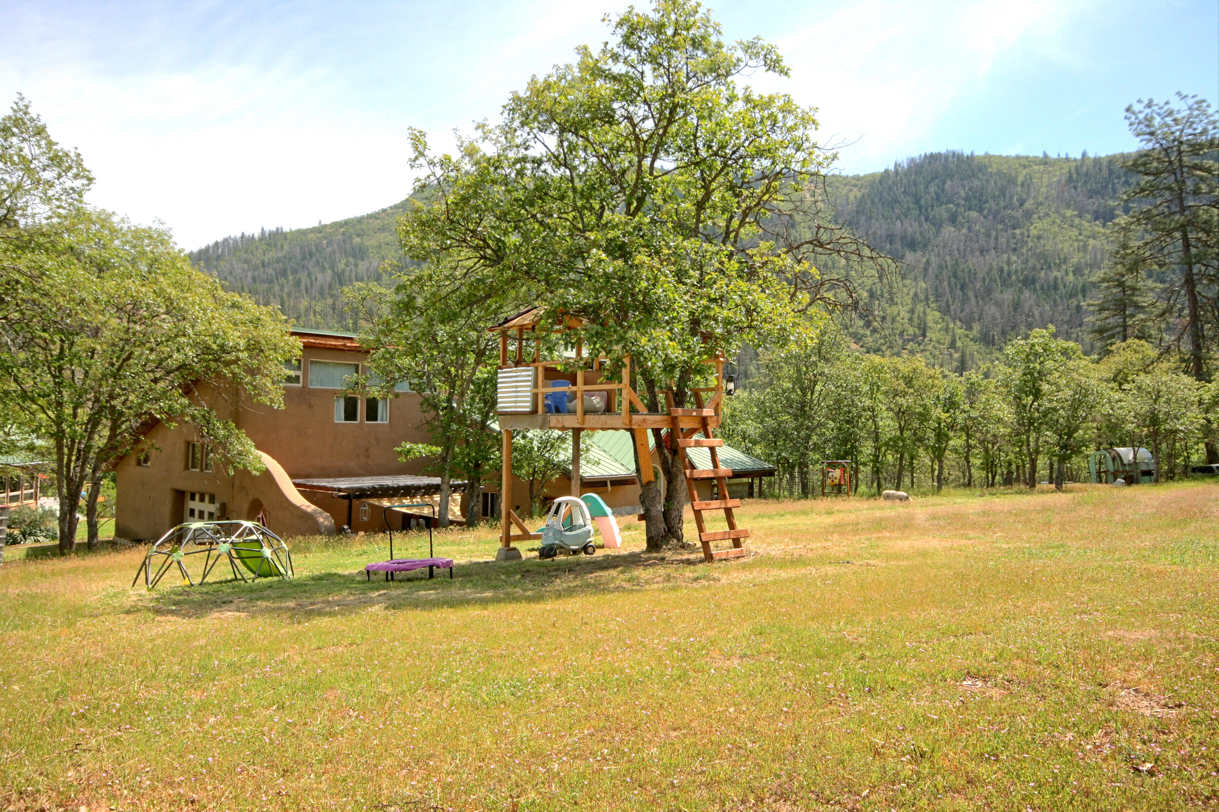 8150 Upper Applegate Road Jacksonville, OR 97530 - Photo 102 of 122 a view of a basketball court with trees in the background