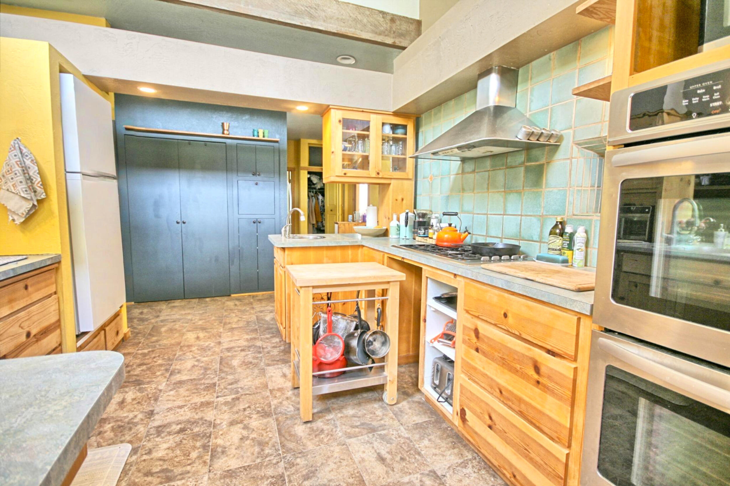 8150 Upper Applegate Road Jacksonville, OR 97530 - Photo 19 of 122 kitchen slide out