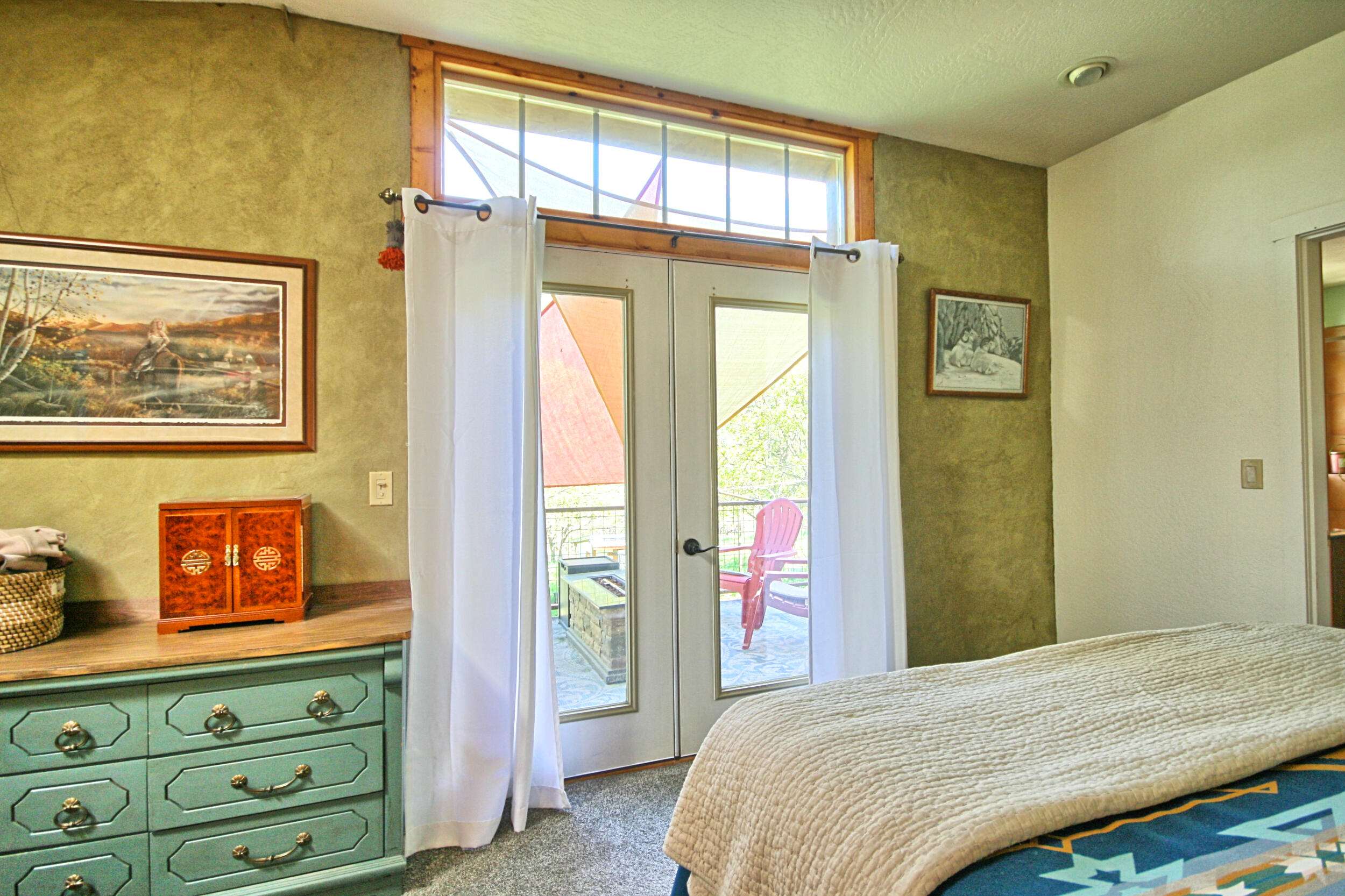 8150 Upper Applegate Road Jacksonville, OR 97530 - Photo 30 of 122 a bedroom with a bed and a window