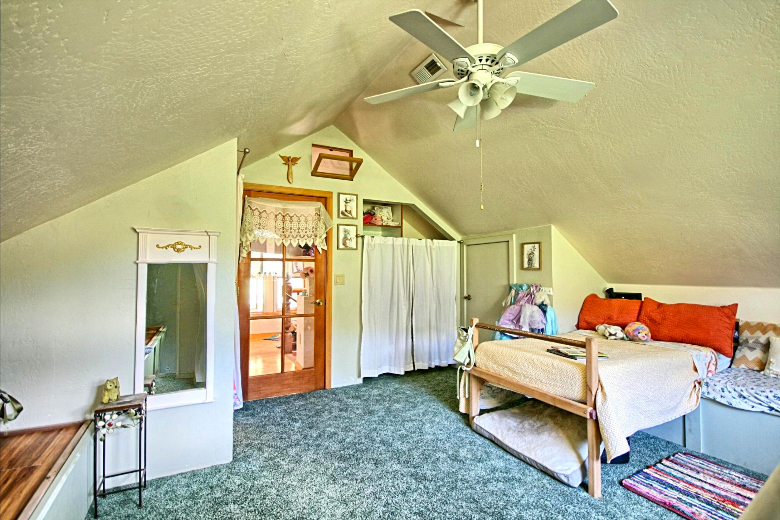 8150 Upper Applegate Road Jacksonville, OR 97530 - Photo 44 of 122 upper bedroom
