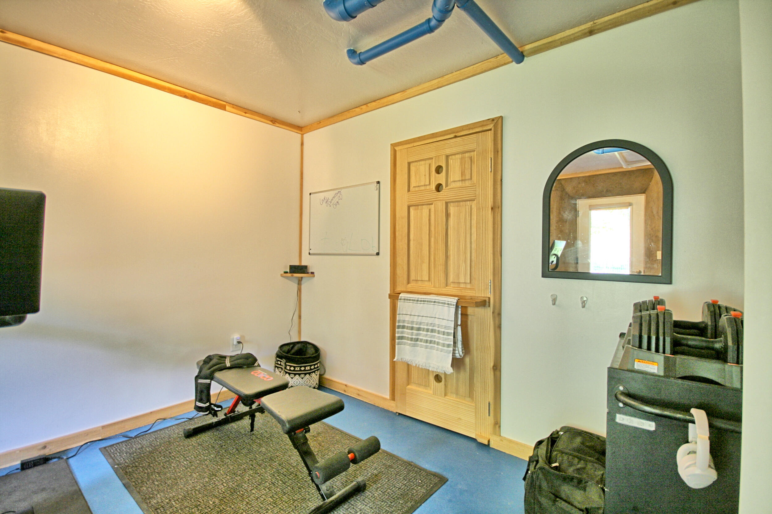 8150 Upper Applegate Road Jacksonville, OR 97530 - Photo 58 of 122 a living room with furniture and a window