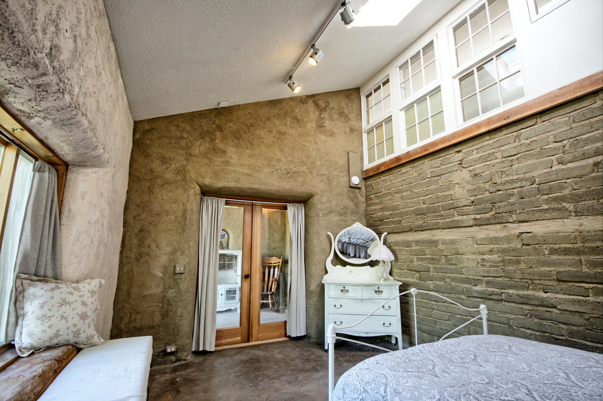 8150 Upper Applegate Road Jacksonville, OR 97530 - Photo 77 of 122 front ADU room