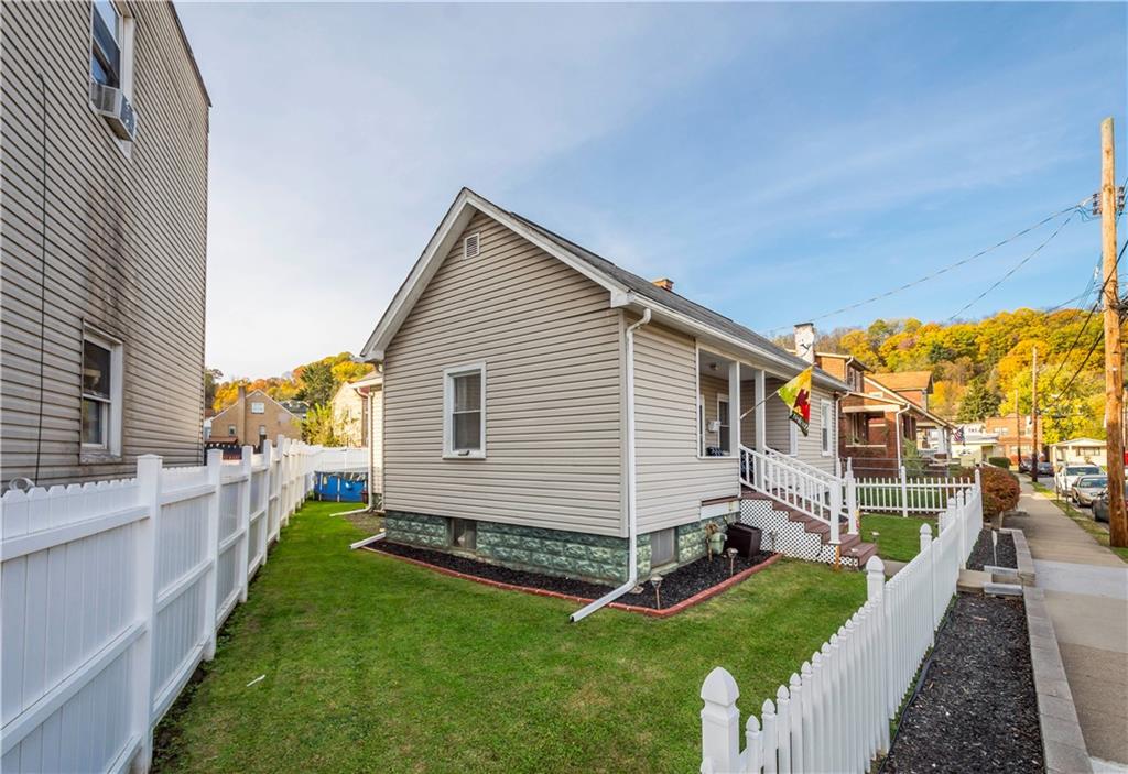 1110 12th Street McKees Rocks, PA 15136 - Photo 3 of 25