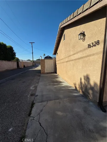 a view of a back yard of the house