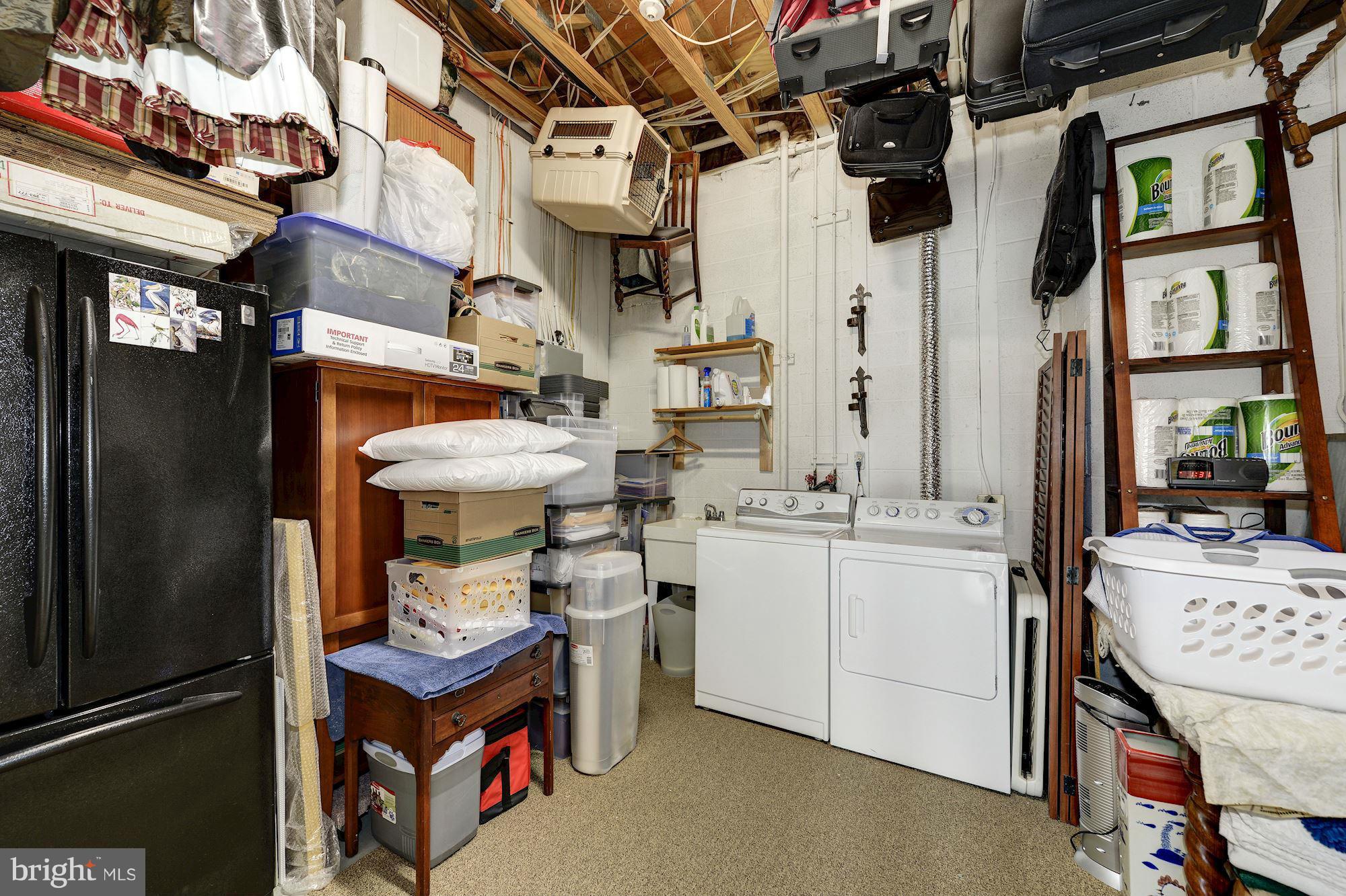 11076 Thrush Ridge Road Reston, VA 20191 - Photo 22 of 29 a utility room with multiple dryer and washer