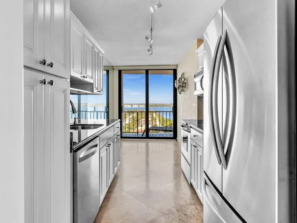 $3,850 | 4200 North Ocean Drive, Unit 21605, Singer Island, FL 33404