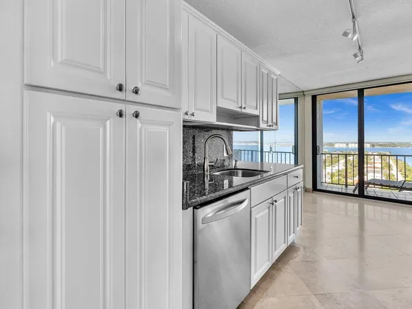 $3,850 | 4200 North Ocean Drive, Unit 21605, Singer Island, FL 33404