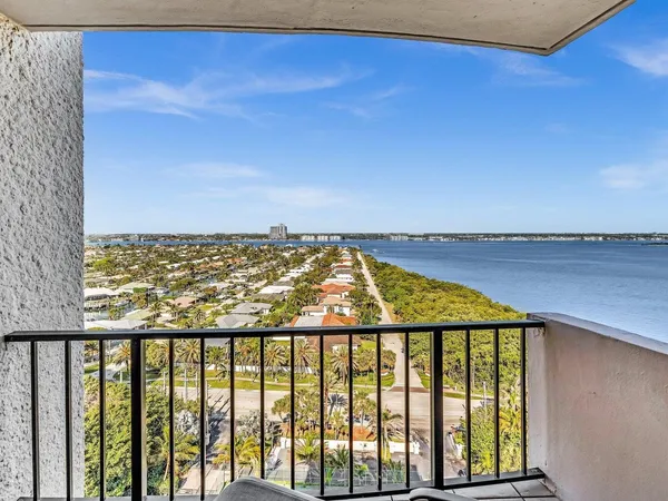 $3,850 | 4200 North Ocean Drive, Unit 21605, Singer Island, FL 33404