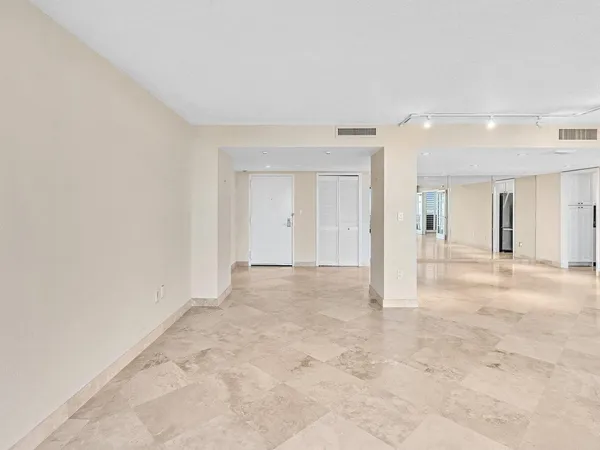 $3,850 | 4200 North Ocean Drive, Unit 21605, Singer Island, FL 33404