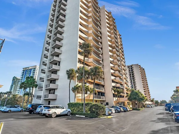 $3,850 | 4200 North Ocean Drive, Unit 21605, Singer Island, FL 33404