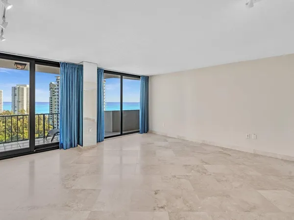 $3,850 | 4200 North Ocean Drive, Unit 21605, Singer Island, FL 33404